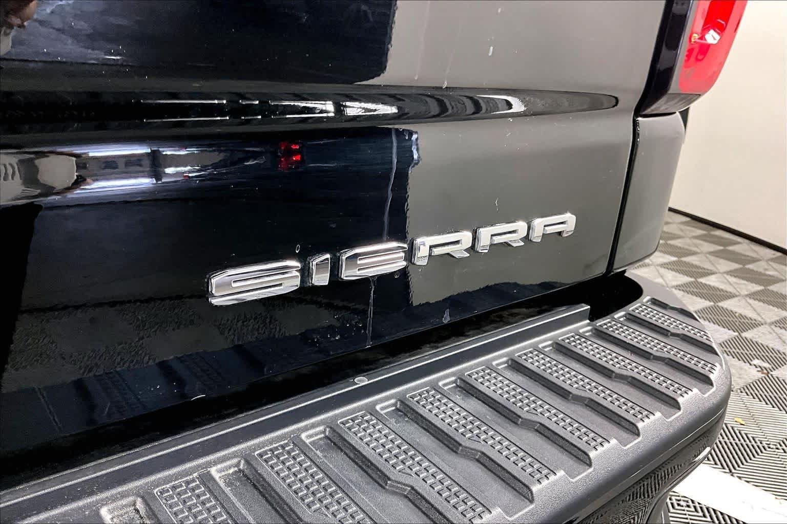 Certified Used 2025 Onyx Black GMC Denali image 30