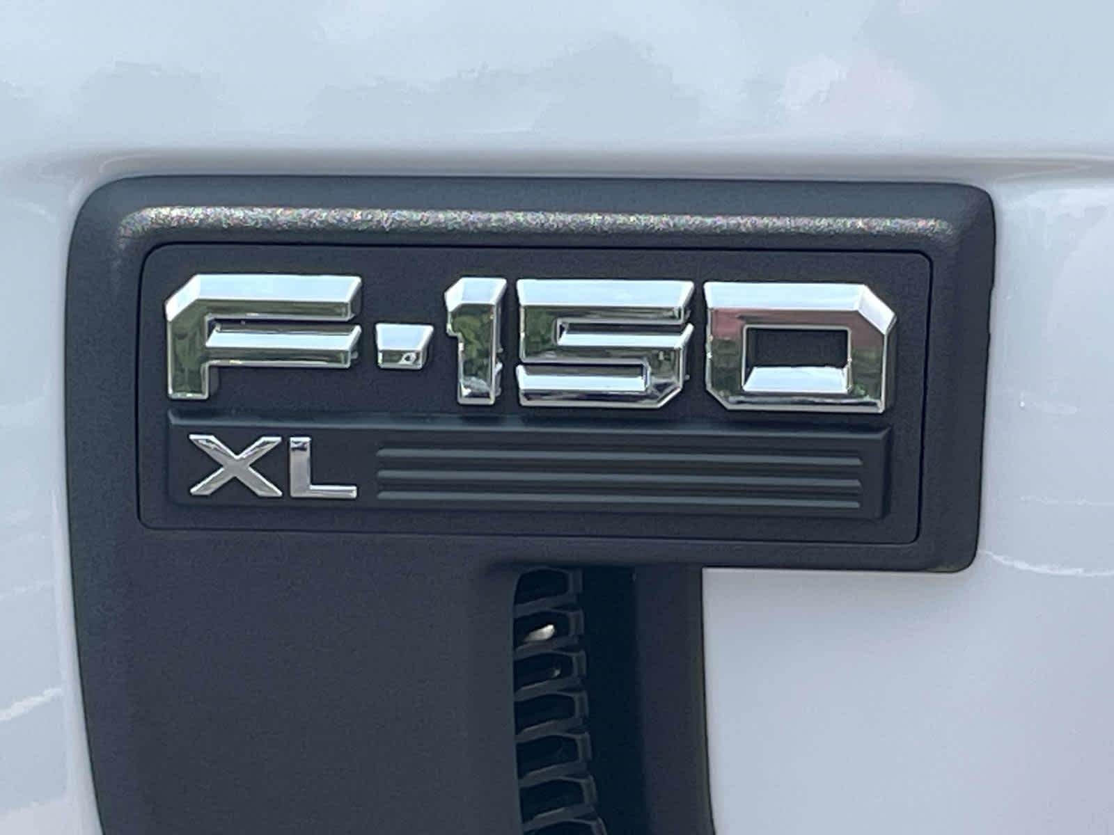 Used 2023 Oxford White Ford XL image 17