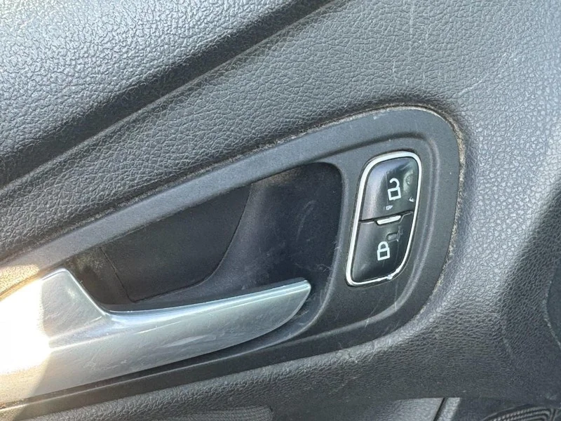 Used 2017 Shadow Black Ford SE image 17