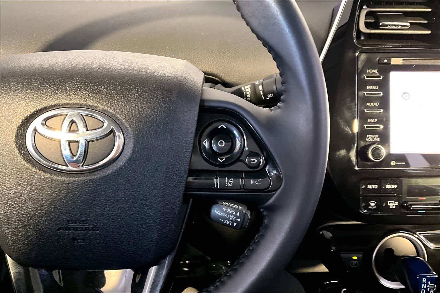 Used 2022 Wind Chill Pearl Toyota LE image 24