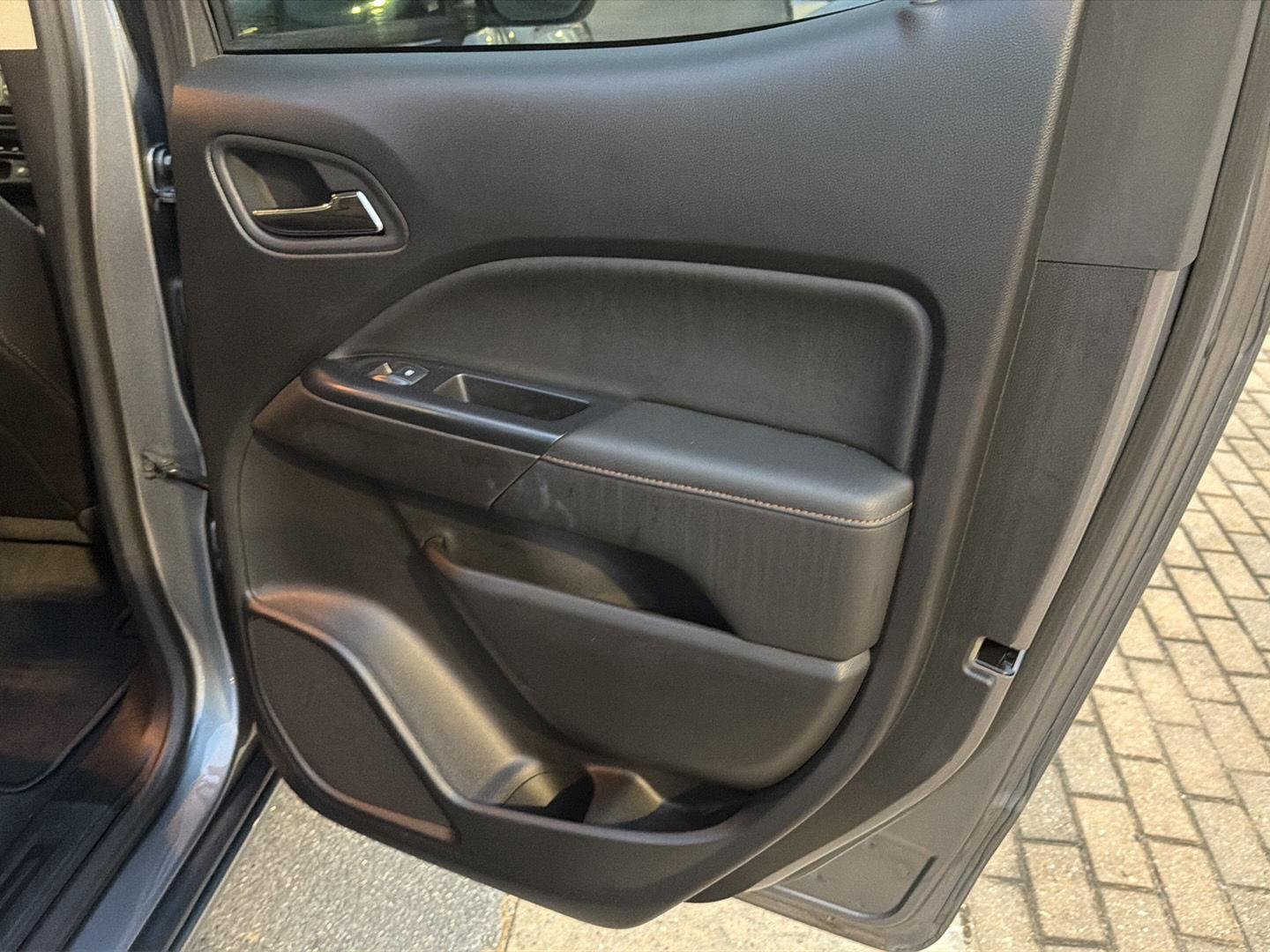 Used 2021 Satin Steel Metallic GMC 4WD AT4 w/Leather image 15