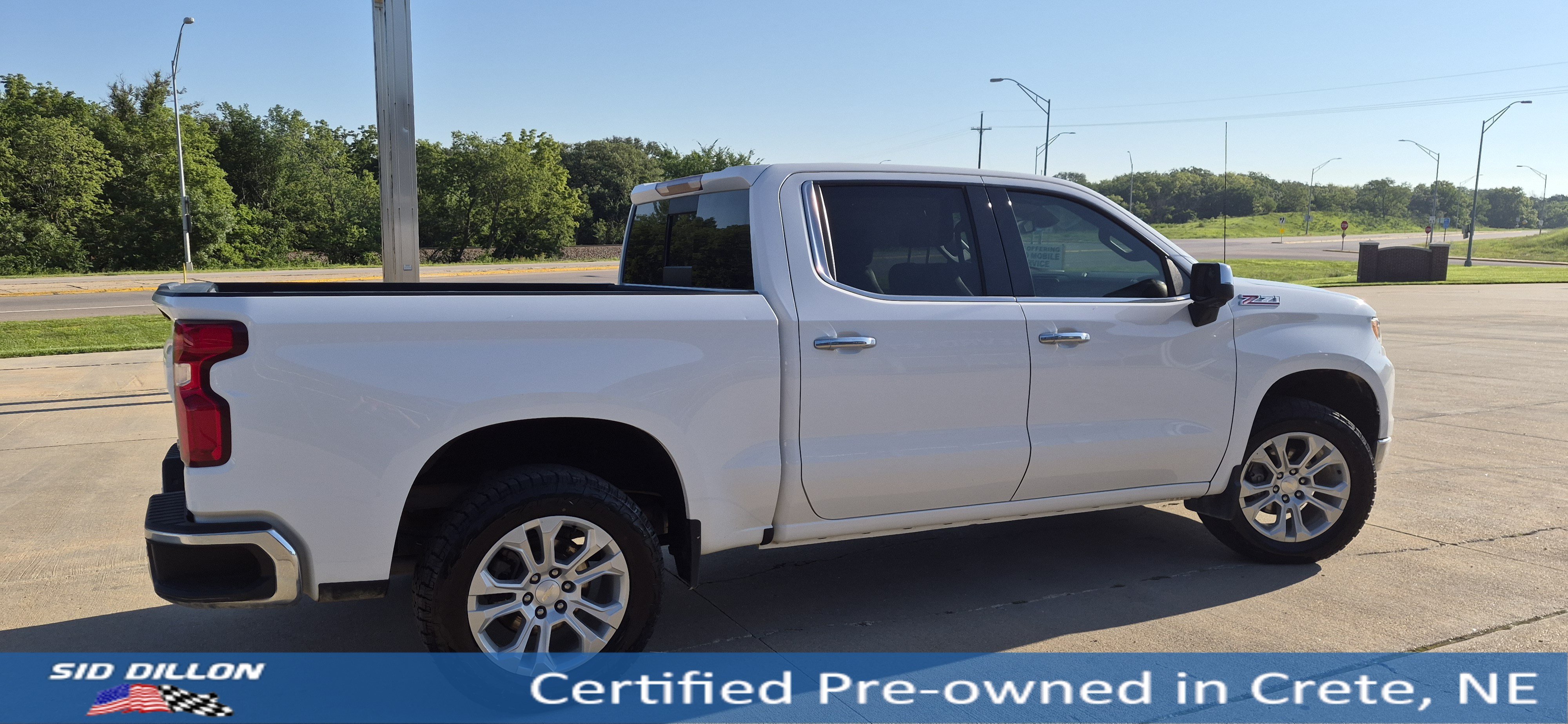 Used 2022 Summit White Chevrolet LTZ image 12