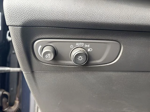 Used 2021 Blue Buick Essence image 18