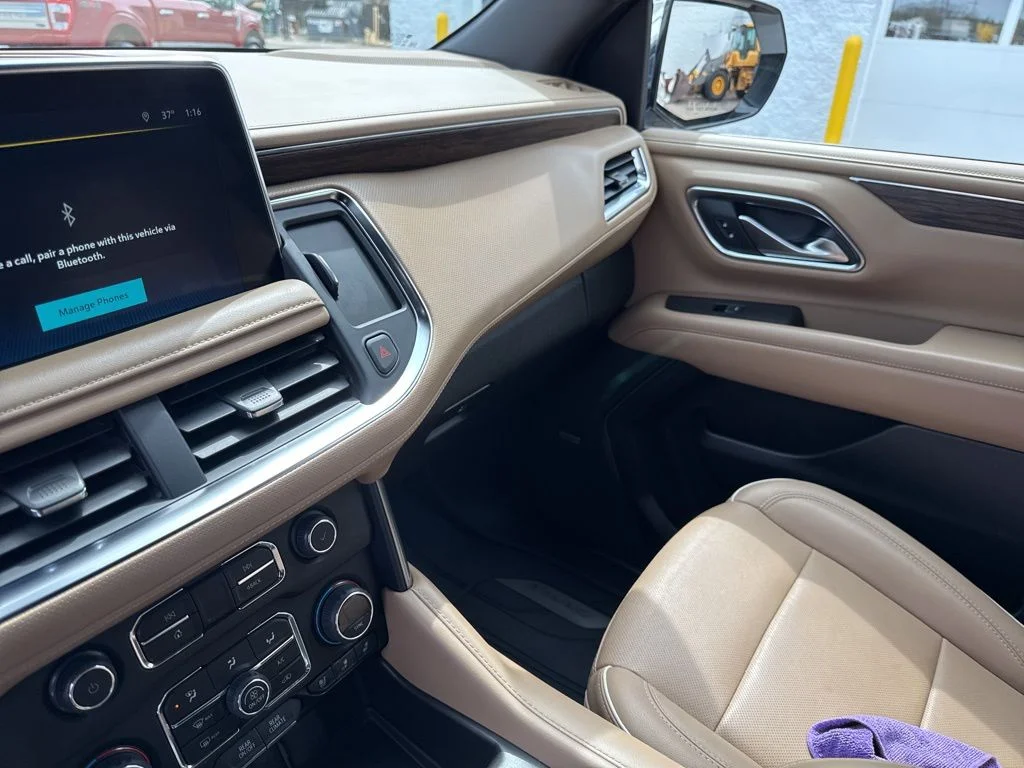 Used 2022 Iridescent Pearl Tricoat Chevrolet Premier image 25