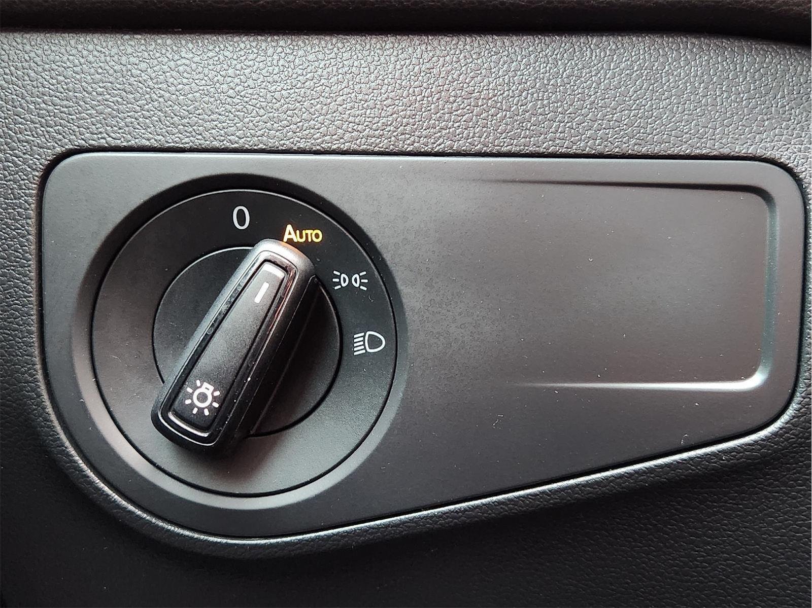 2020 Volkswagen Tiguan photo 20 of 32