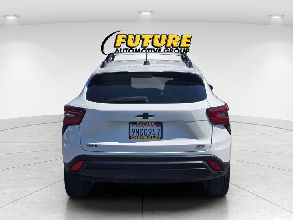 Used 2025 White Chevrolet 2RS image 5