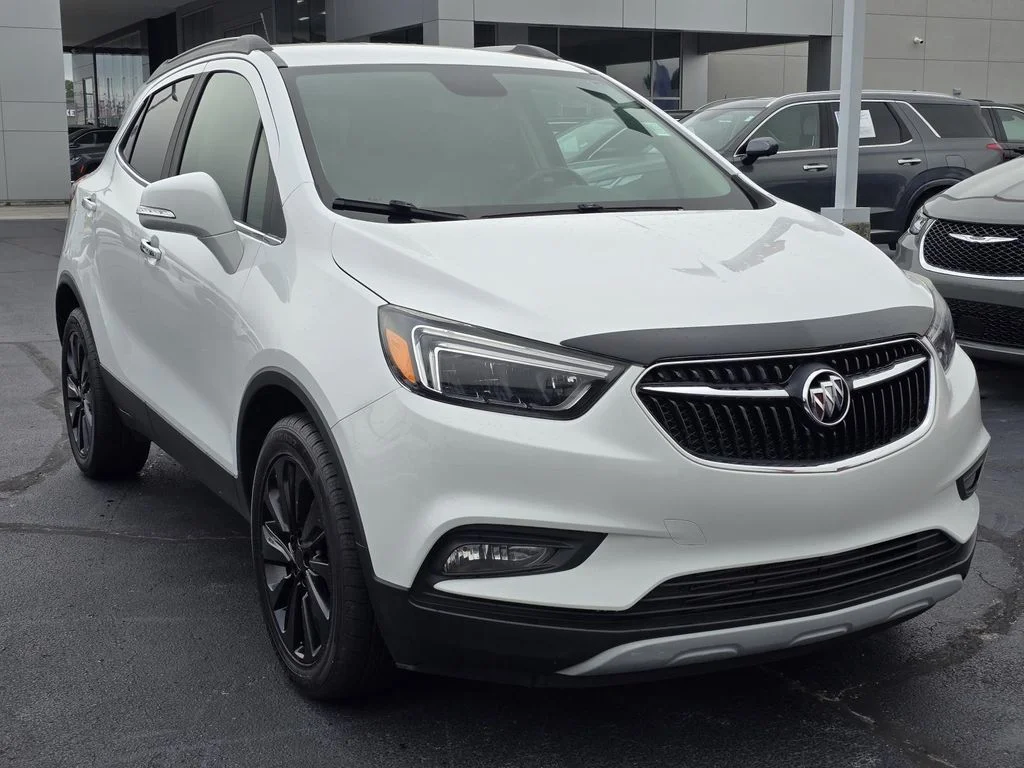 Used 2020 Summit White Buick Essence image 3