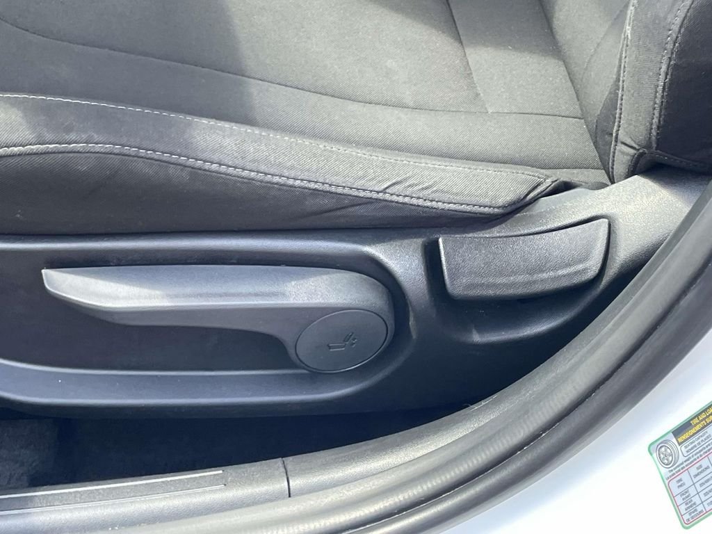 Certified Used 2025 White Hyundai SEL Convenience image 16