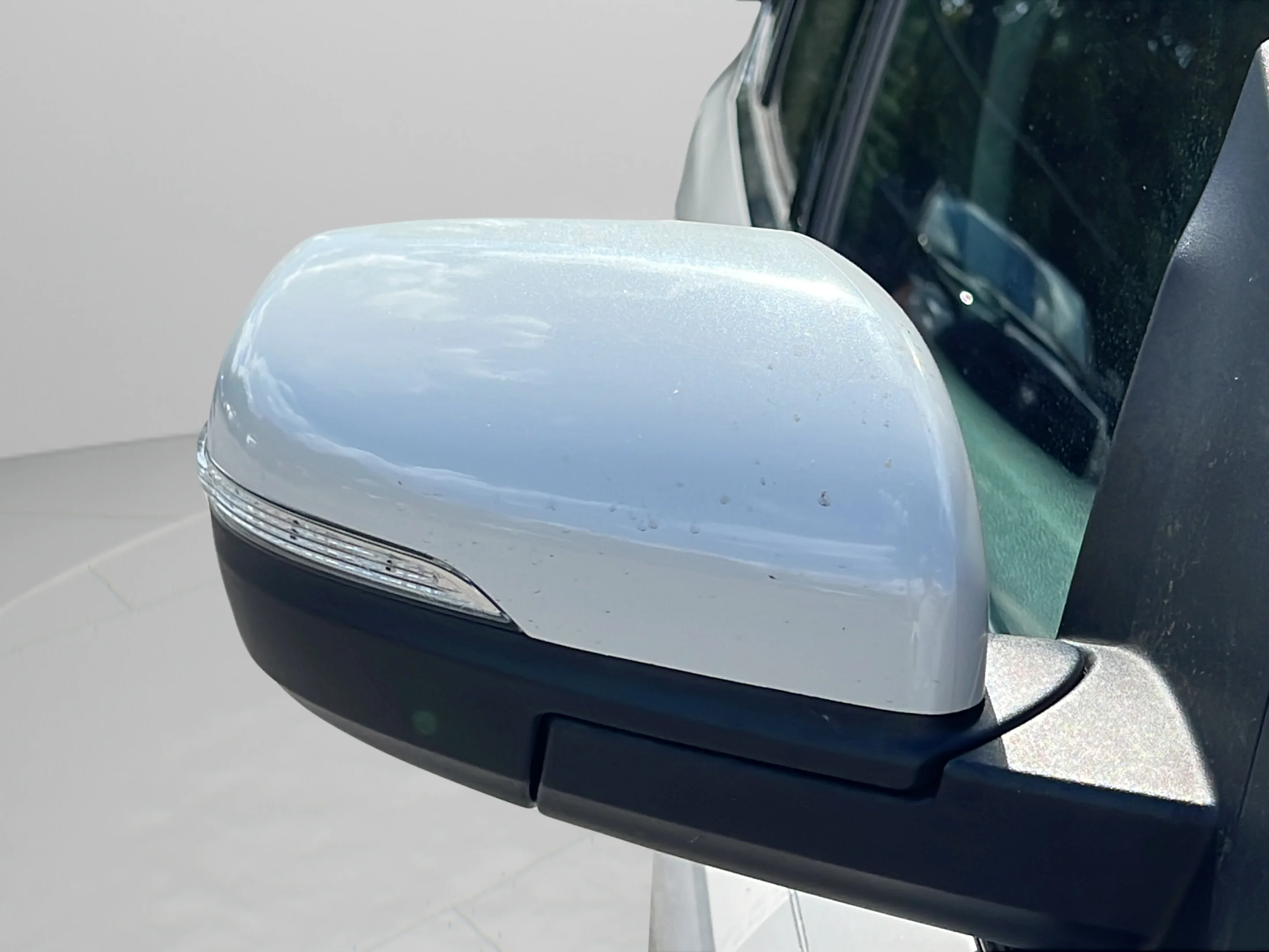 Used 2017 White Platinum Clearcoat Metallic Ford SEL image 27