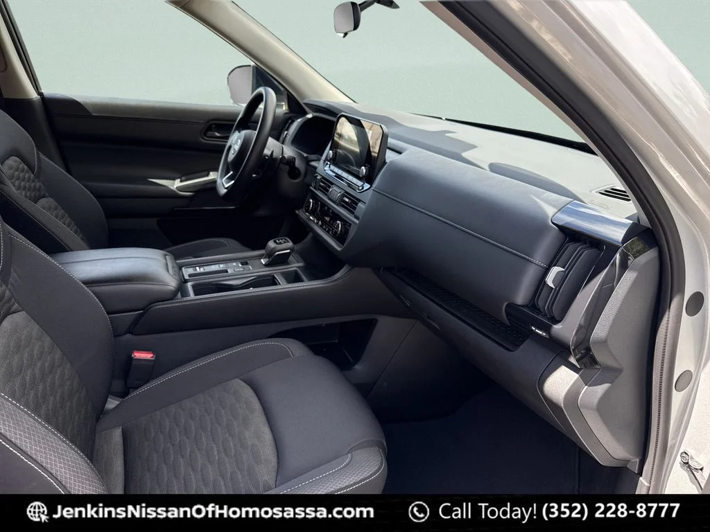 Used 2024 Silver Nissan S image 22