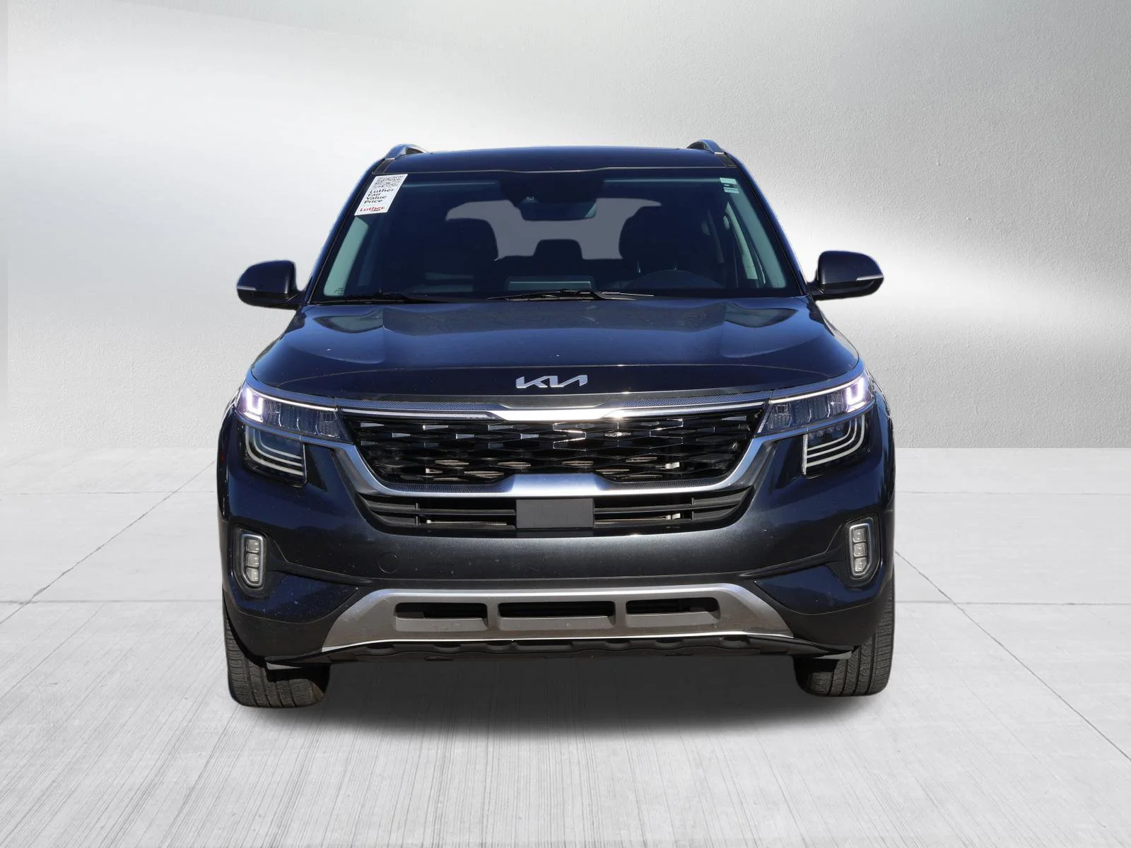 Used 2023 Kia Seltos SX with VIN KNDETCA27P7422508 for sale in Kansas City