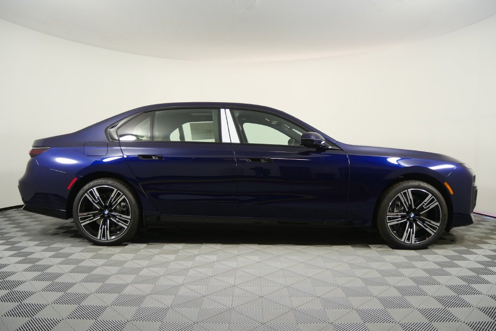 2026 BMW 7 Series 750e - Photo 3