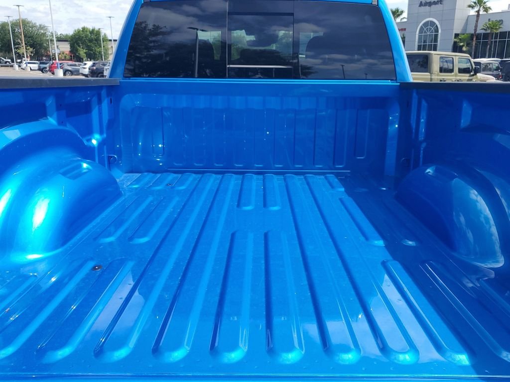 New 2026 Hydro Blue Pearl-Coat Exterior Paint RAM Big Horn/Lone Star image 6
