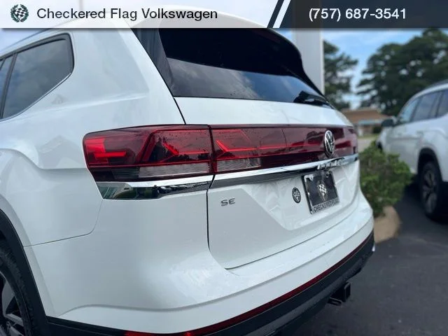 Used 2025 Pure White Volkswagen 2.0T SE w/Technology image 9