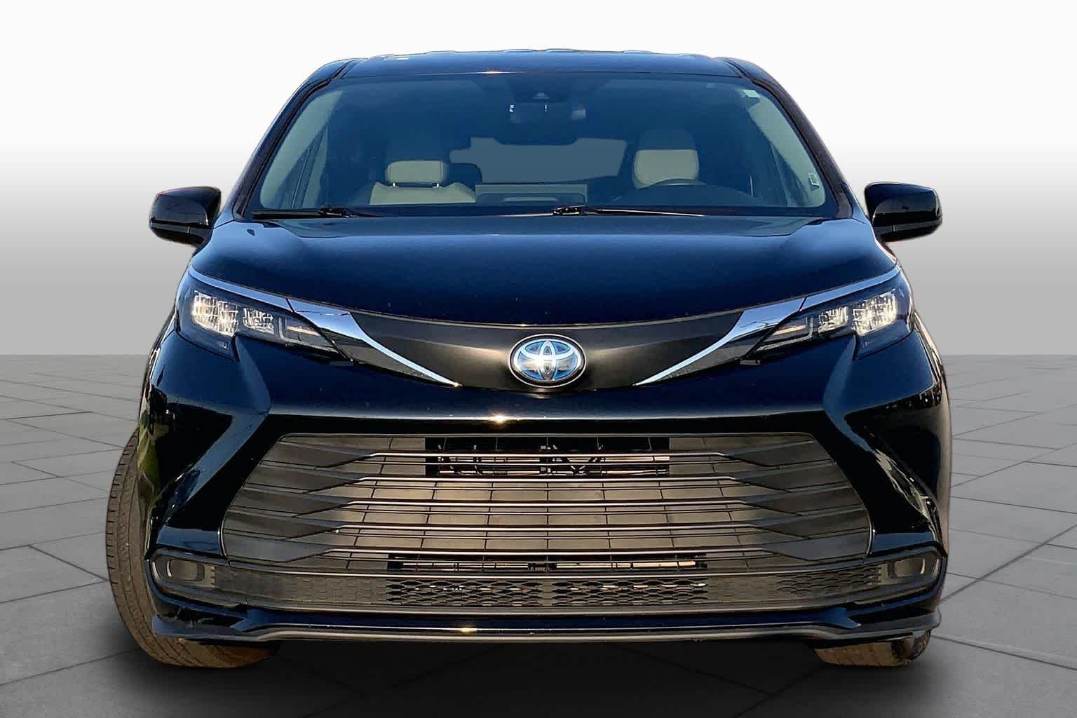 Used 2025 Midnight Black Metallic Toyota LE image 4