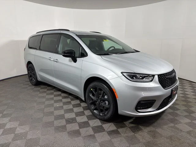 2026 Chrysler Pacifica Select AWD's photo