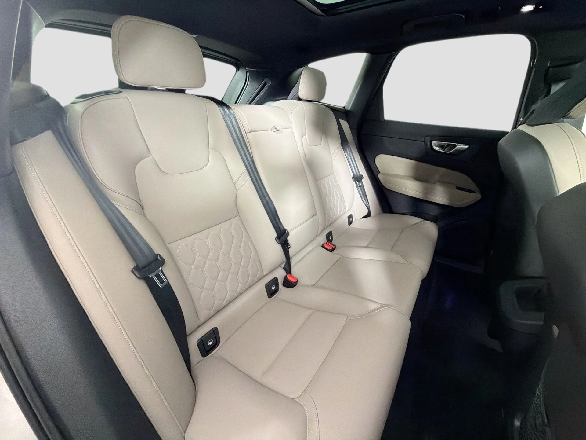 New 2026 Bright Dusk Volvo Plus image 27