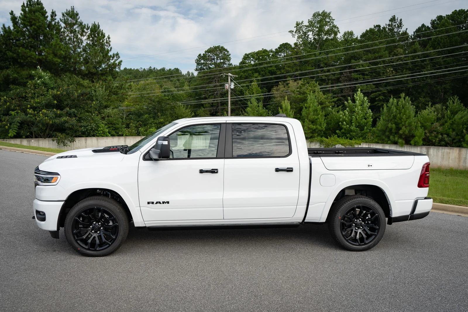 New 2026 Bright White Clear-Coat Exterior Paint RAM Limited image 12