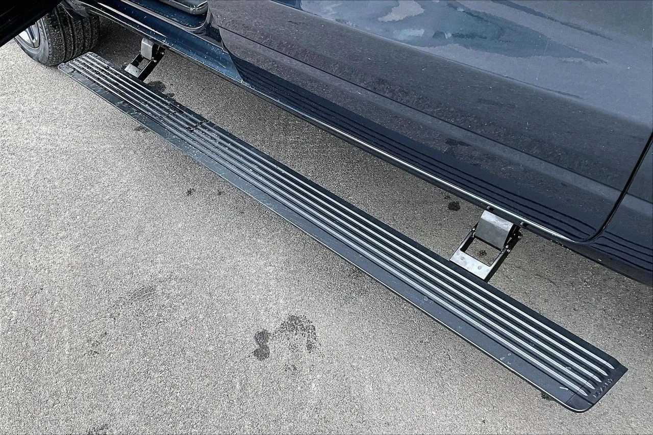 New 2026 Forged Blue Metallic Exterior Paint RAM Limited image 10