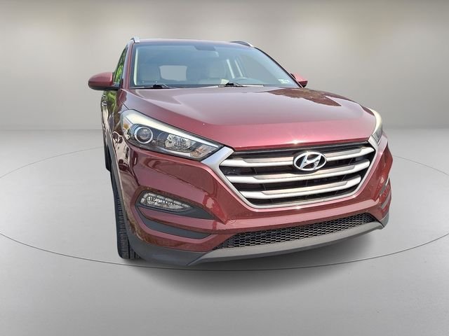 Used 2017 Red Hyundai SE image 2