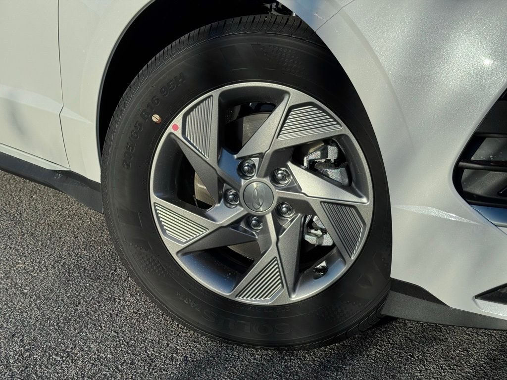 Used 2026 White Hyundai SE image 4