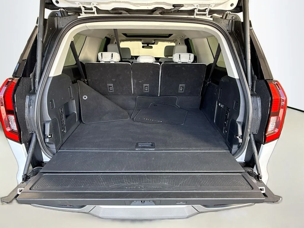 Used 2025 Oxford White Ford Platinum image 28
