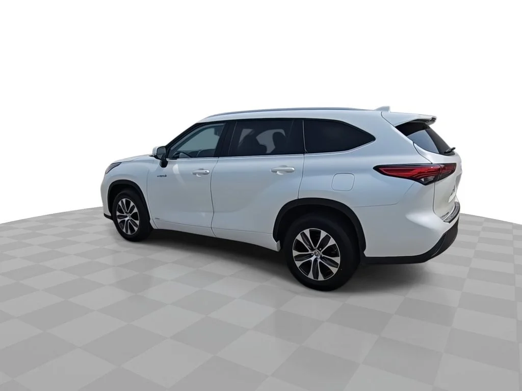 Used 2021  Toyota XLE image 6