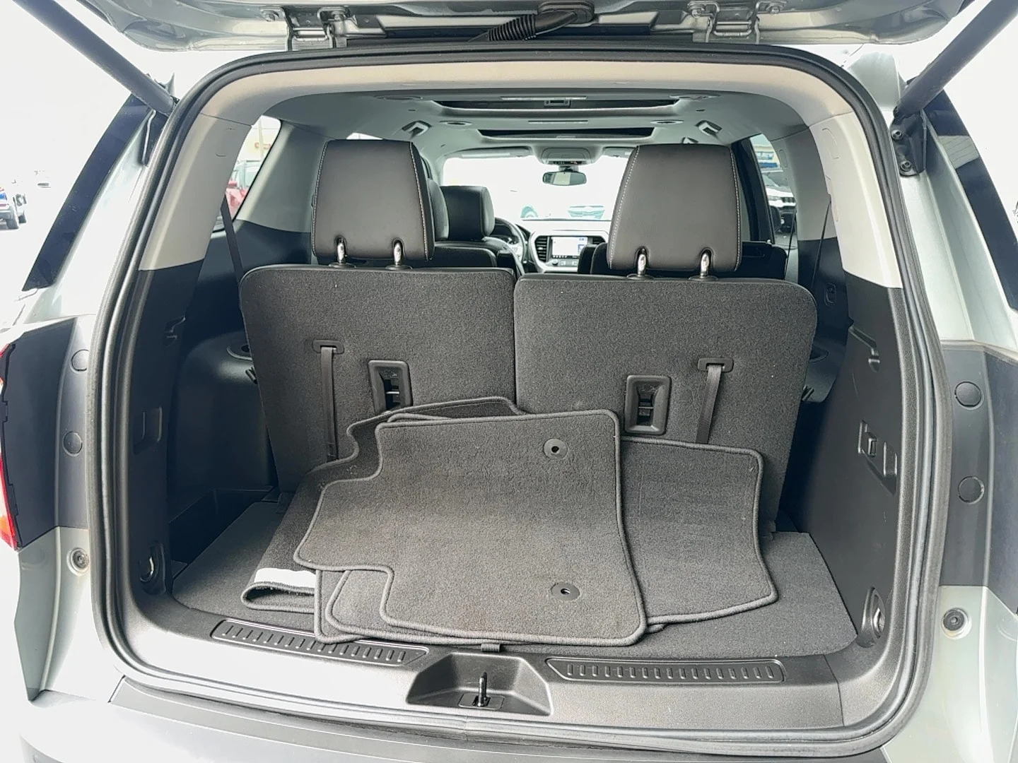 Used 2023 Sterling Metallic GMC SLT image 28