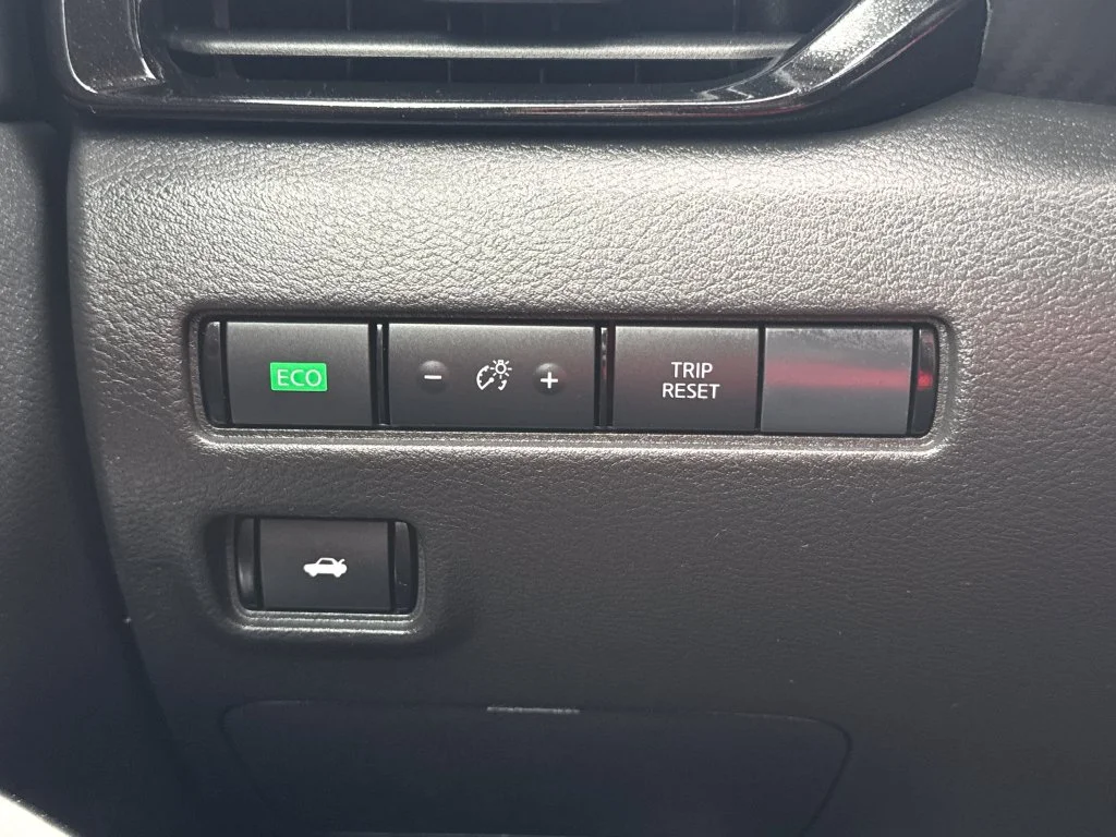 Used 2024 White Nissan SR image 32