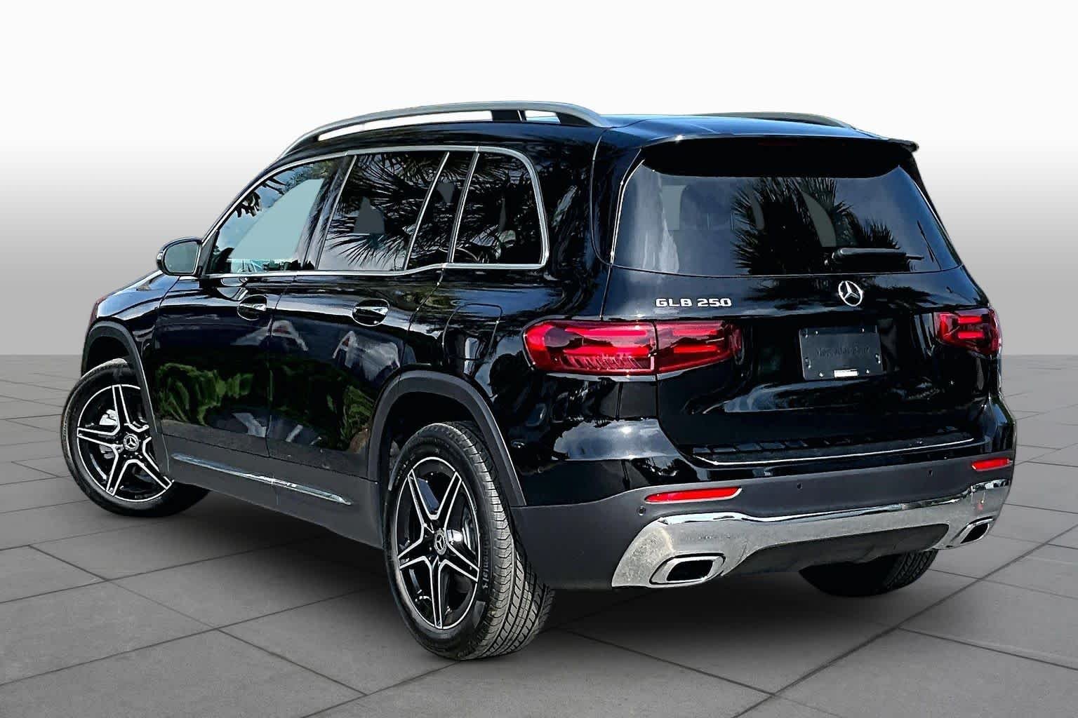 Used 2026 Night Black Mercedes-Benz GLB 250 image 12