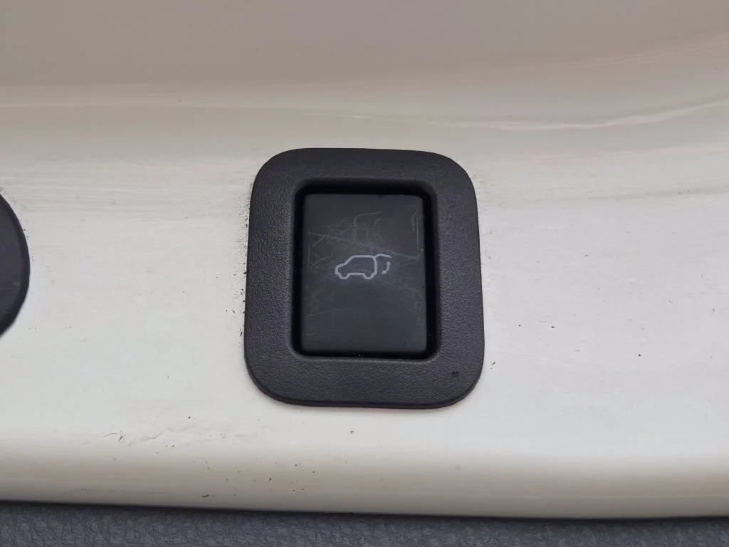 Used 2015 Blizzard Pearl Toyota LE Plus image 28
