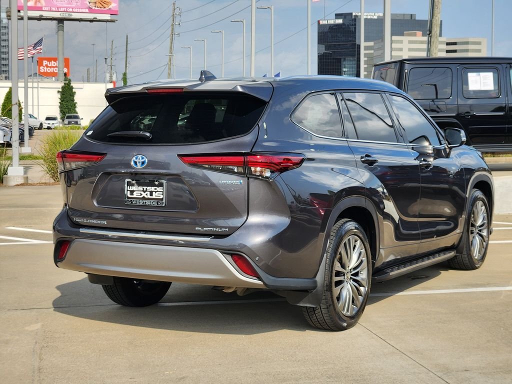 Used 2022 Magnetic Gray Metallic Toyota Platinum image 7