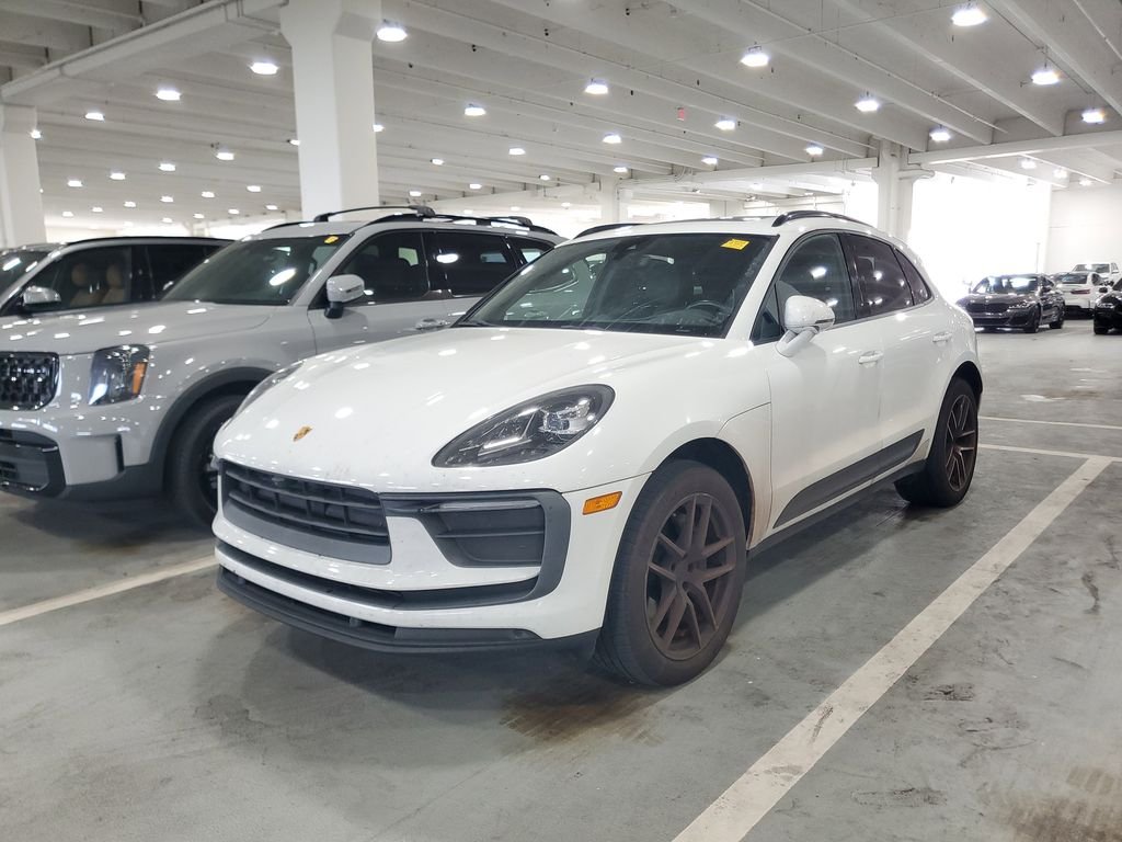 2022 Porsche Macan -'s photo
