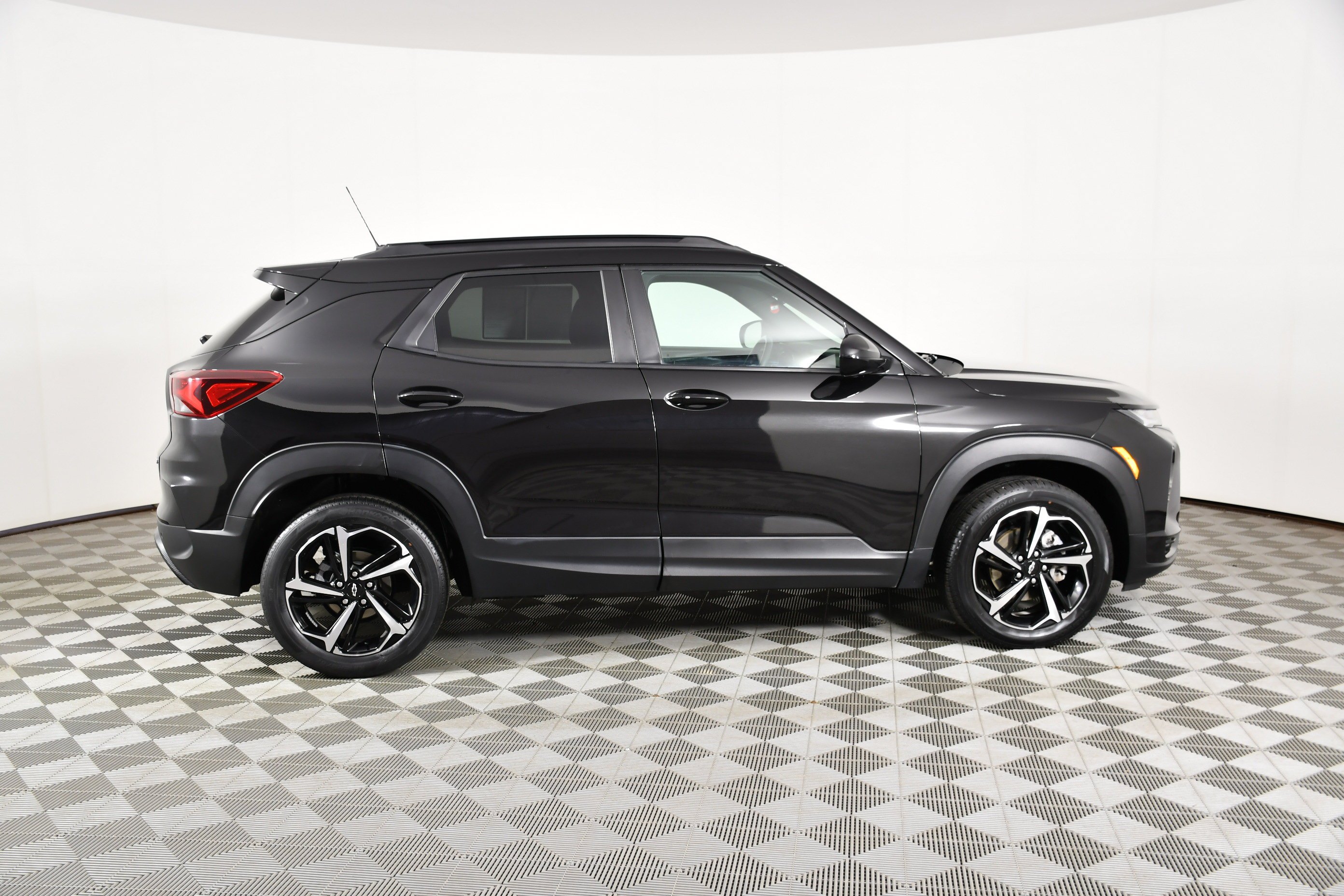 Used 2023 Mosaic Black Metallic Chevrolet RS image 5
