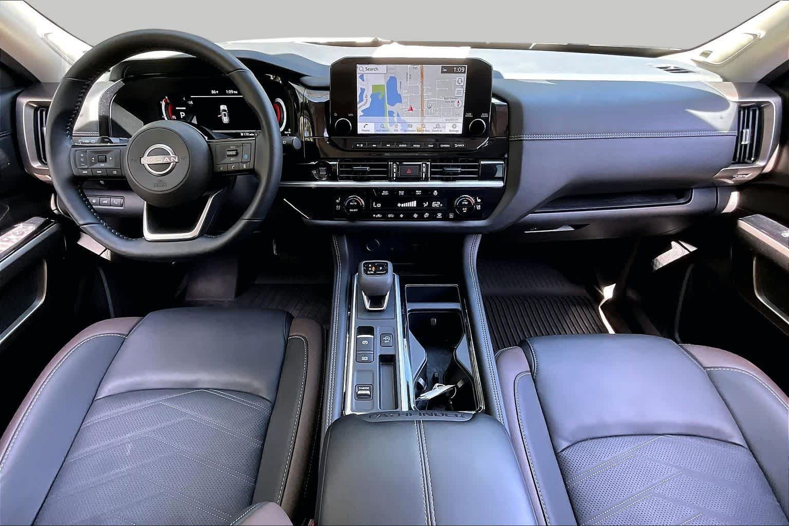 Used 2025 Everest White Pearl Tricoat Nissan Platinum image 16