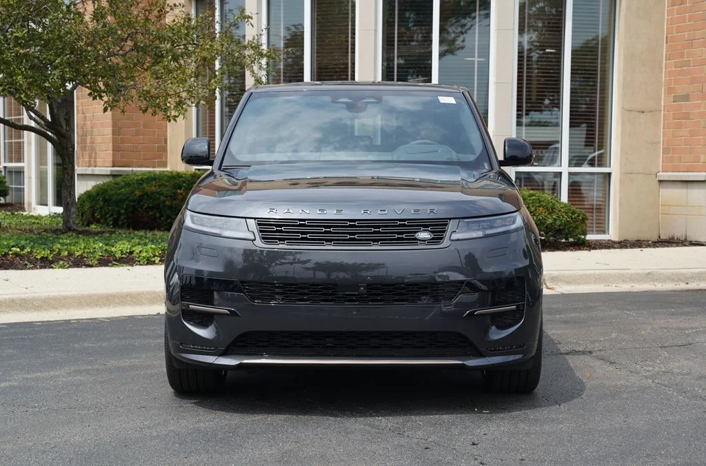 New 2026 Carpathian Grey Land Rover Dynamic SE image 4