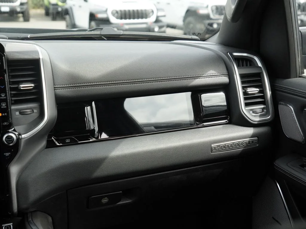 New 2026 Diamond Black Crystal Pearl-Coat Exterior Paint RAM Laramie image 26