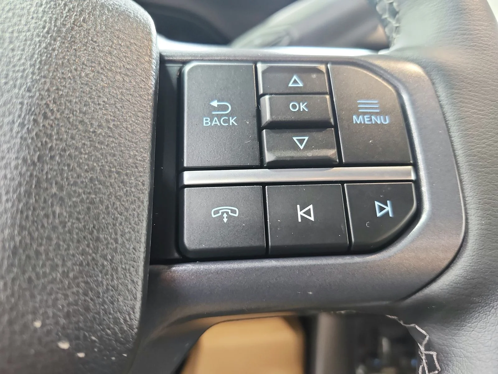 New 2026 Glacier Gray Metallic Tri-Coat Ford F-250® Lariat® image 25