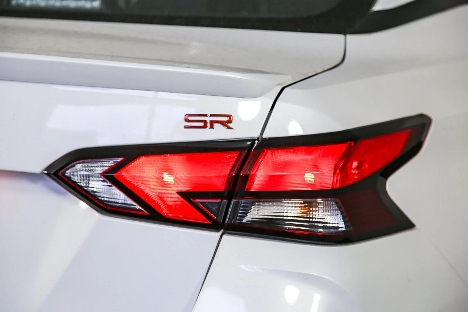 2025 Nissan Versa Sedan SR - Photo 7