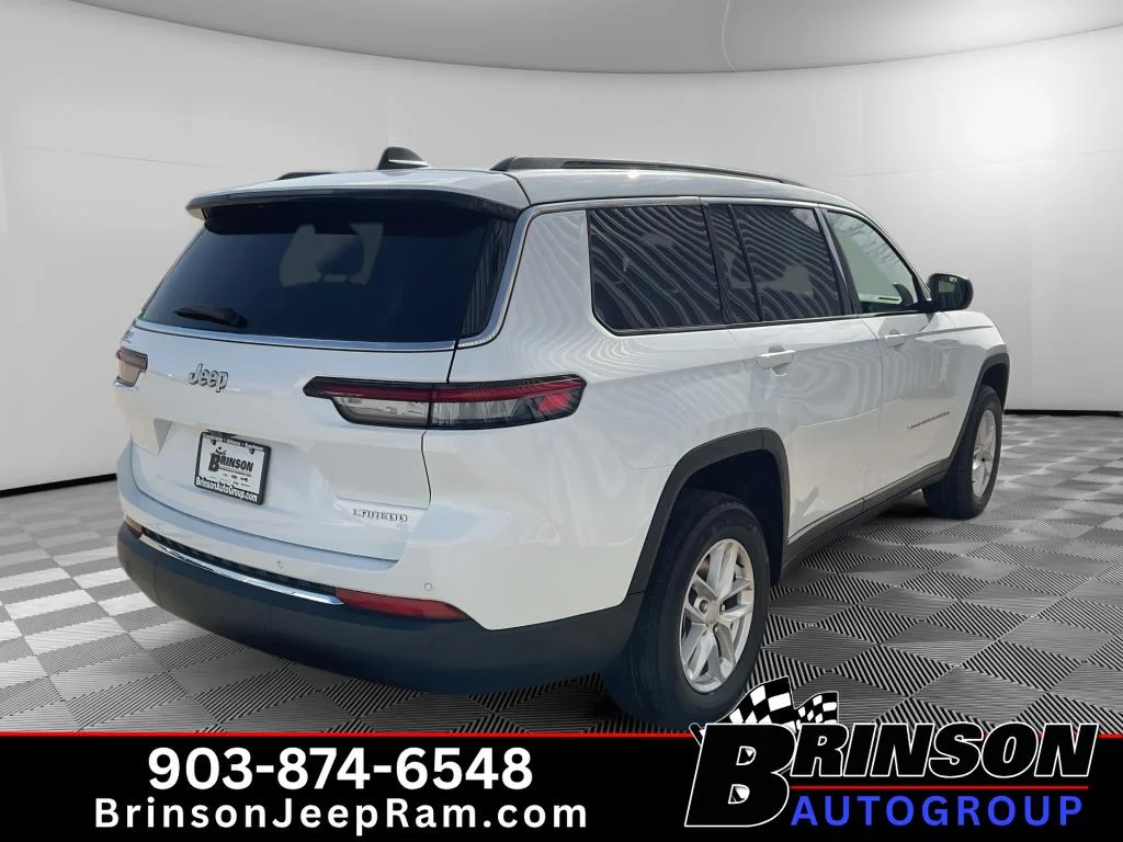 New 2026 Bright White Clear-Coat Exterior Paint Jeep Laredo X image 5