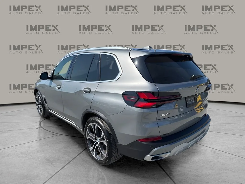Used 2026 Gray BMW xDrive40i image 3