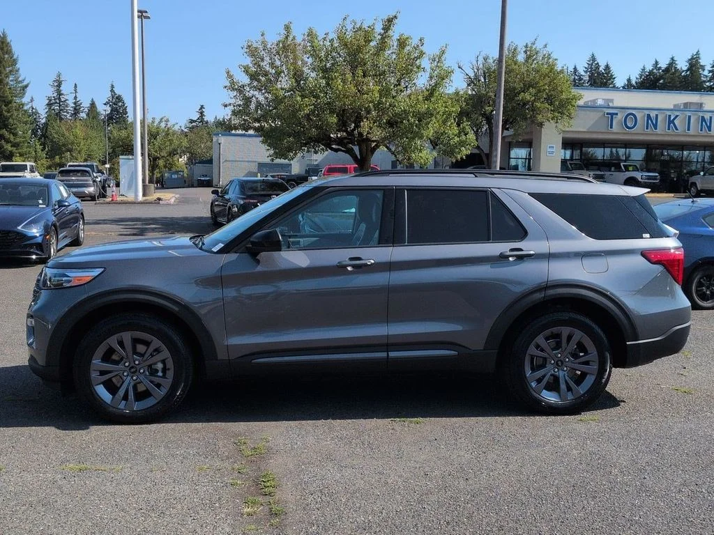 Used 2023 Gray Metallic Ford XLT image 2