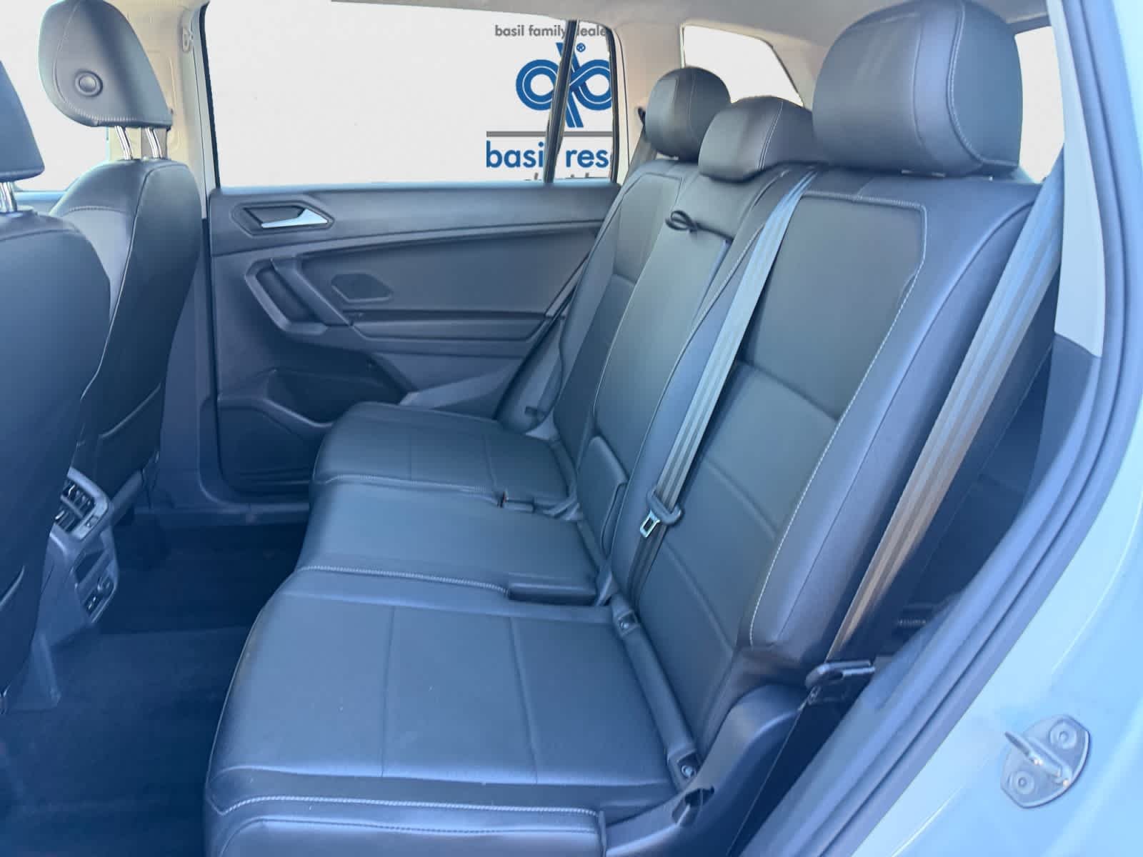 Used 2019 Pure White Volkswagen SE image 22