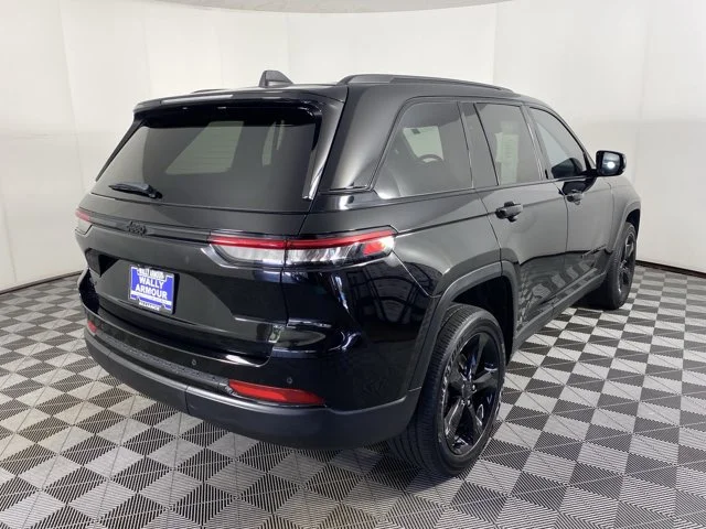 Used 2024 Black Jeep Altitude X image 8