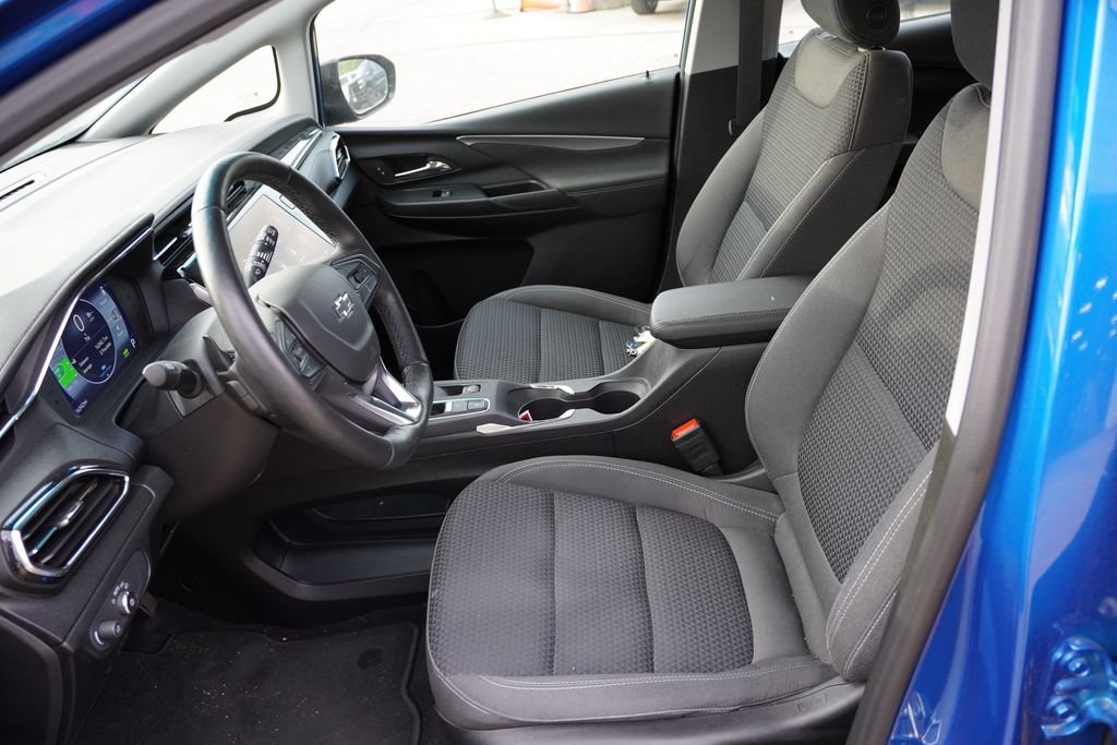 Used 2023 Bright Blue Metallic Chevrolet 1LT image 4