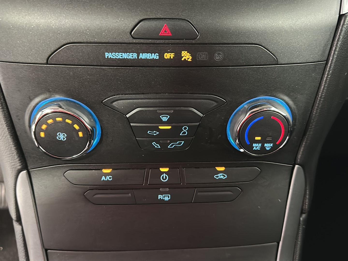 Used 2019 Ingot Silver Ford SE image 32