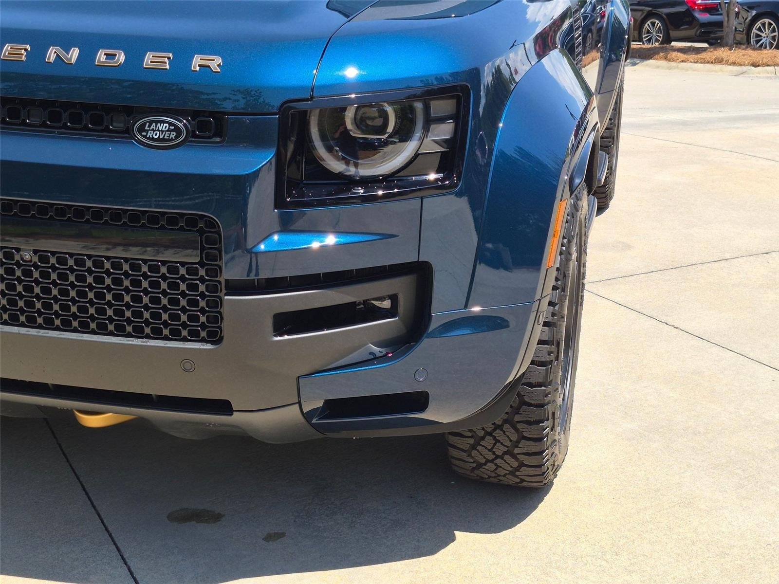 New 2026 Sargasso Blue Premium Metallic Land Rover OCTA image 9