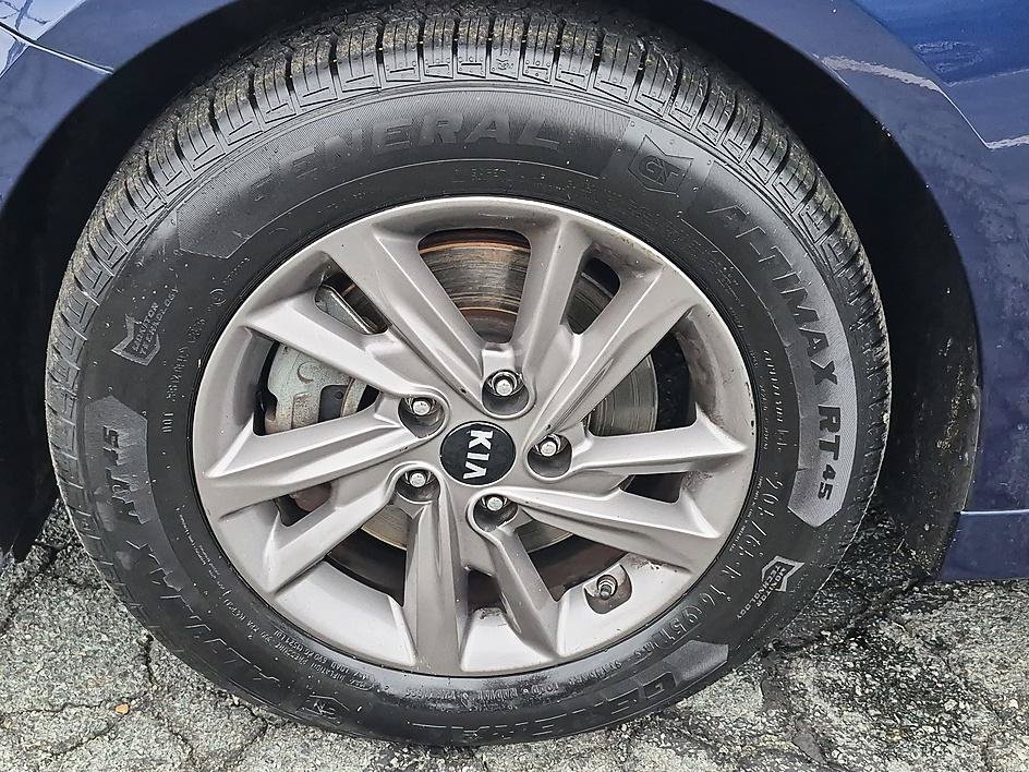 Used 2020 Horizon Blue Kia LX image 10