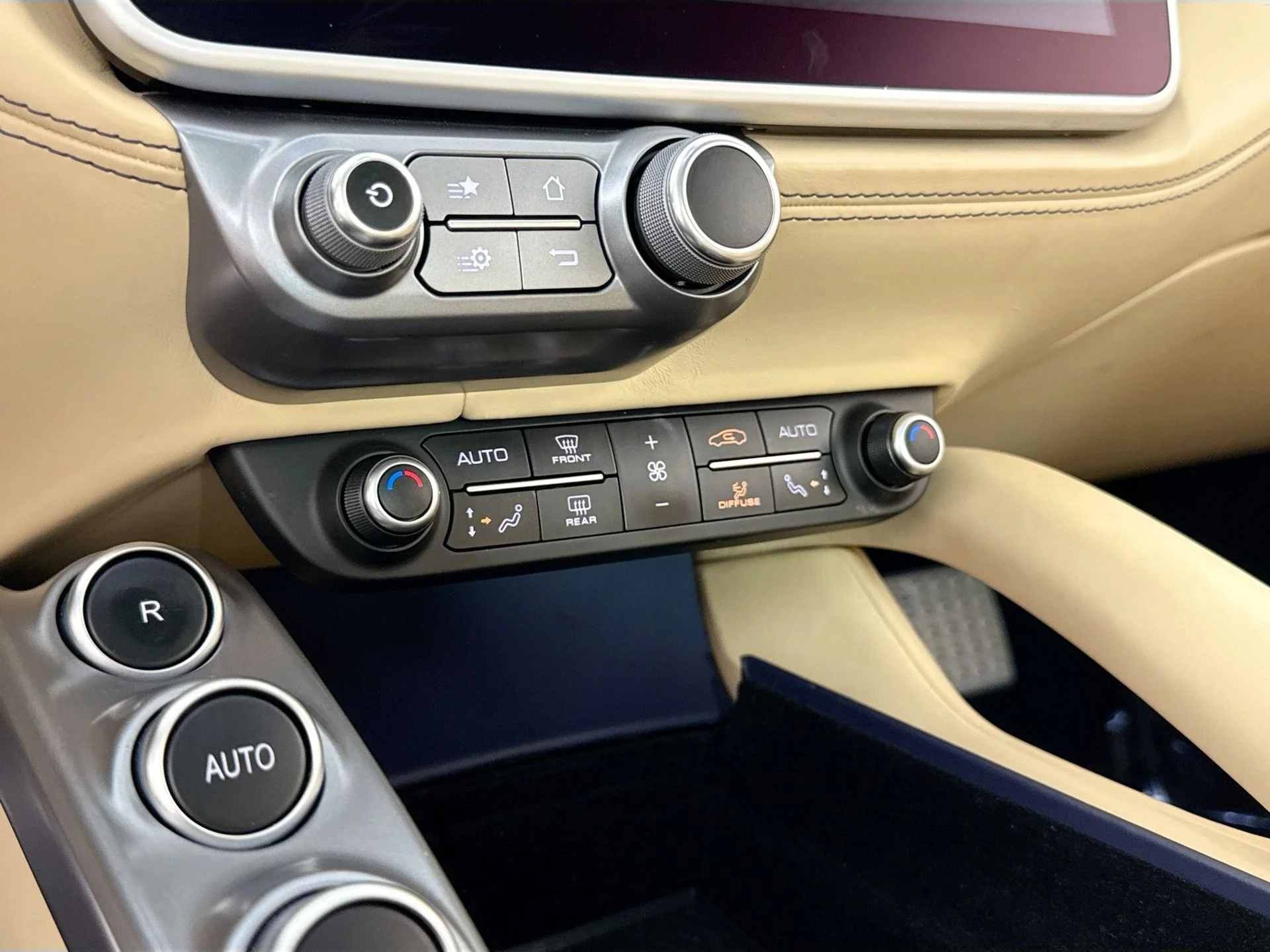 Certified Used 2018 Grigio Titanio Metall Ferrari V12 image 12
