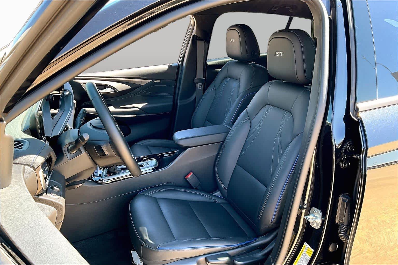 Pre-Owned 2025 Buick Envista Sport Touring
